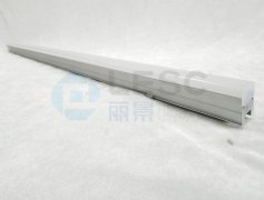 為什么線條燈硅膠燈罩?jǐn)D出時要噴油？